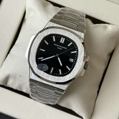 Patek Philippe Nautilus 5711 Silver/Black