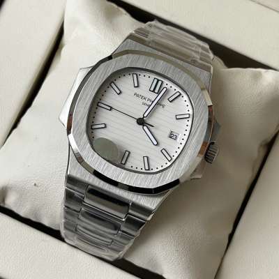 Patek Philippe Nautilus 5711 Silver/White